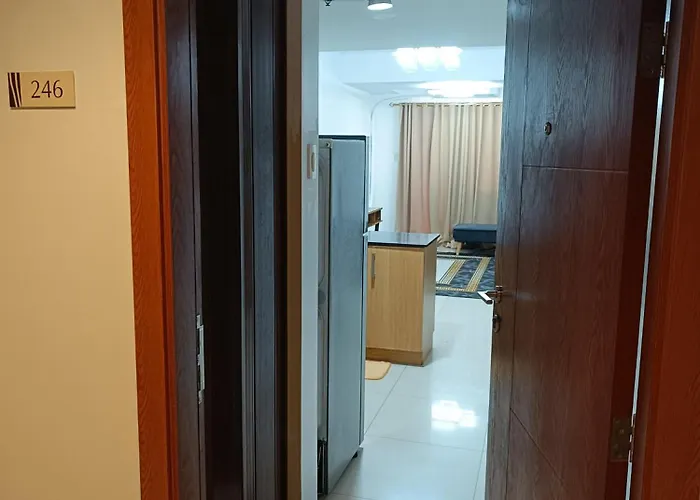 Spacious Living & Big Balcony - Pool View Appartement *