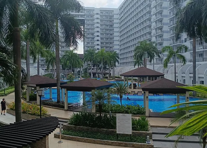 Spacious Living & Big Balcony - Pool View Appartement