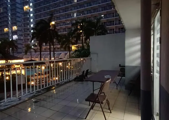 Spacious Living & Big Balcony - Pool View *