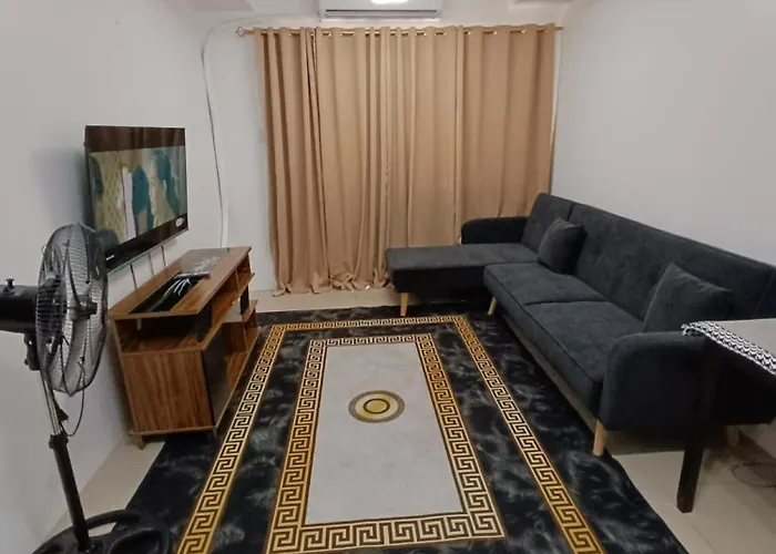 Spacious Living & Big Balcony - Pool View * Manilla