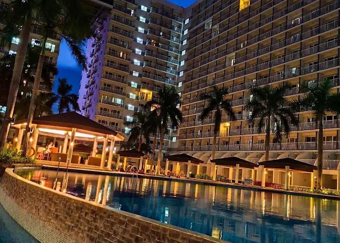Spacious Living & Big Balcony - Pool View *