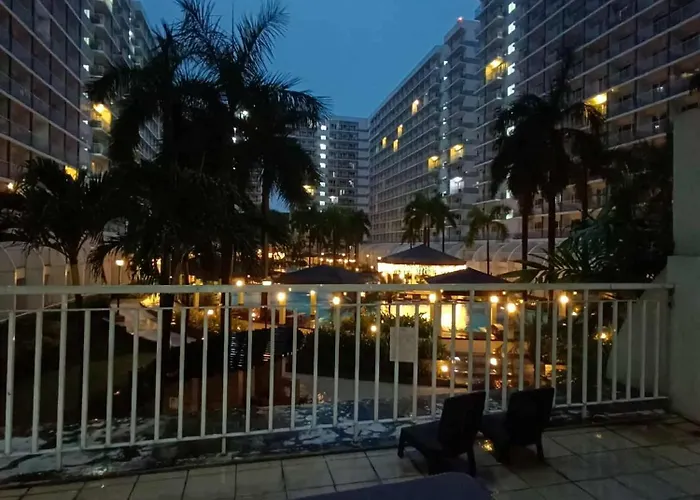 Spacious Living & Big Balcony - Pool View Appartement Manilla